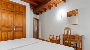 1 slaapkamer, een strijkplank/strijkijzer, gratis wifi, beddengoed