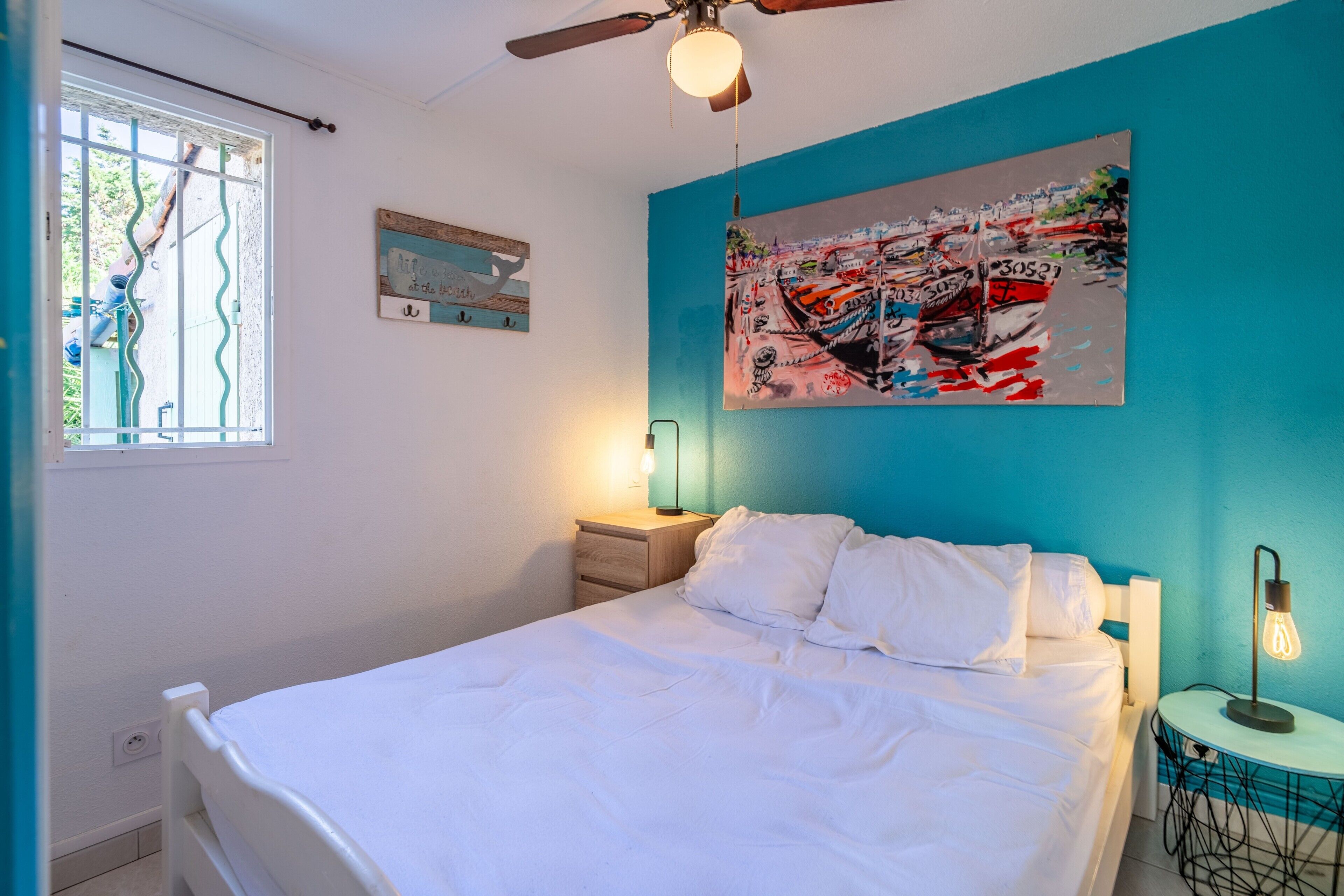 2 habitaciones y tabla de planchar con plancha 