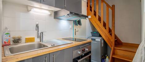 KĂŒhlschrank, Mikrowelle, Ofen, Herdplatte