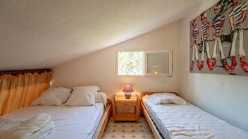 2 bedrooms, iron/ironing board