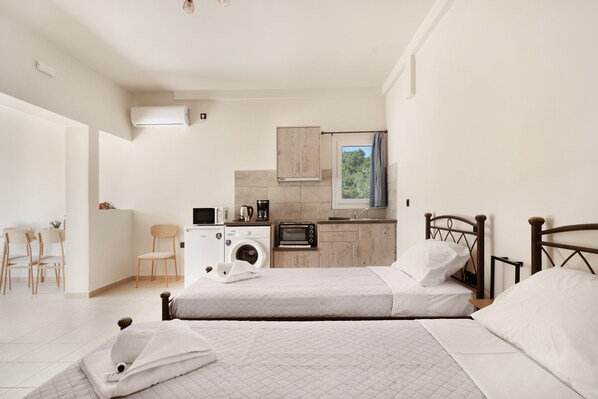 1 habitación, tabla de planchar con plancha, wifi gratis y ropa de cama 