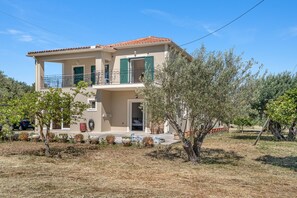 Exterior - Apartment 'Panagis 4' with Mountain View, Wi-Fi and Air Conditioning (argostoliou)