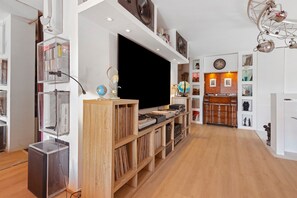 Interior - Apartment 'Le Loft' with Mountain View, Wi-Fi and Air Conditioning (Cannes)