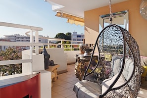 Property grounds - Apartment 'Le Loft' with Mountain View, Wi-Fi and Air Conditioning (Cannes)