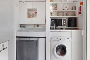 Interior - Apartment 'Le Loft' with Mountain View, Wi-Fi and Air Conditioning (Cannes)