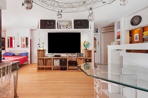 1 bedroom, WiFi (free), bed sheets - Apartment 'Le Loft' with Mountain View, Wi-Fi and Air Conditioning (Cannes)