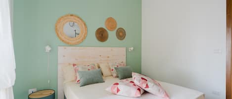 3 bedrooms, bed sheets