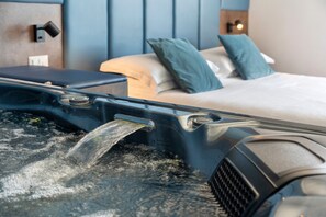 Spa - Room 'Junior Suite Vista Mare' with Balcony, Wi-Fi and Air Conditioning (Napoli)