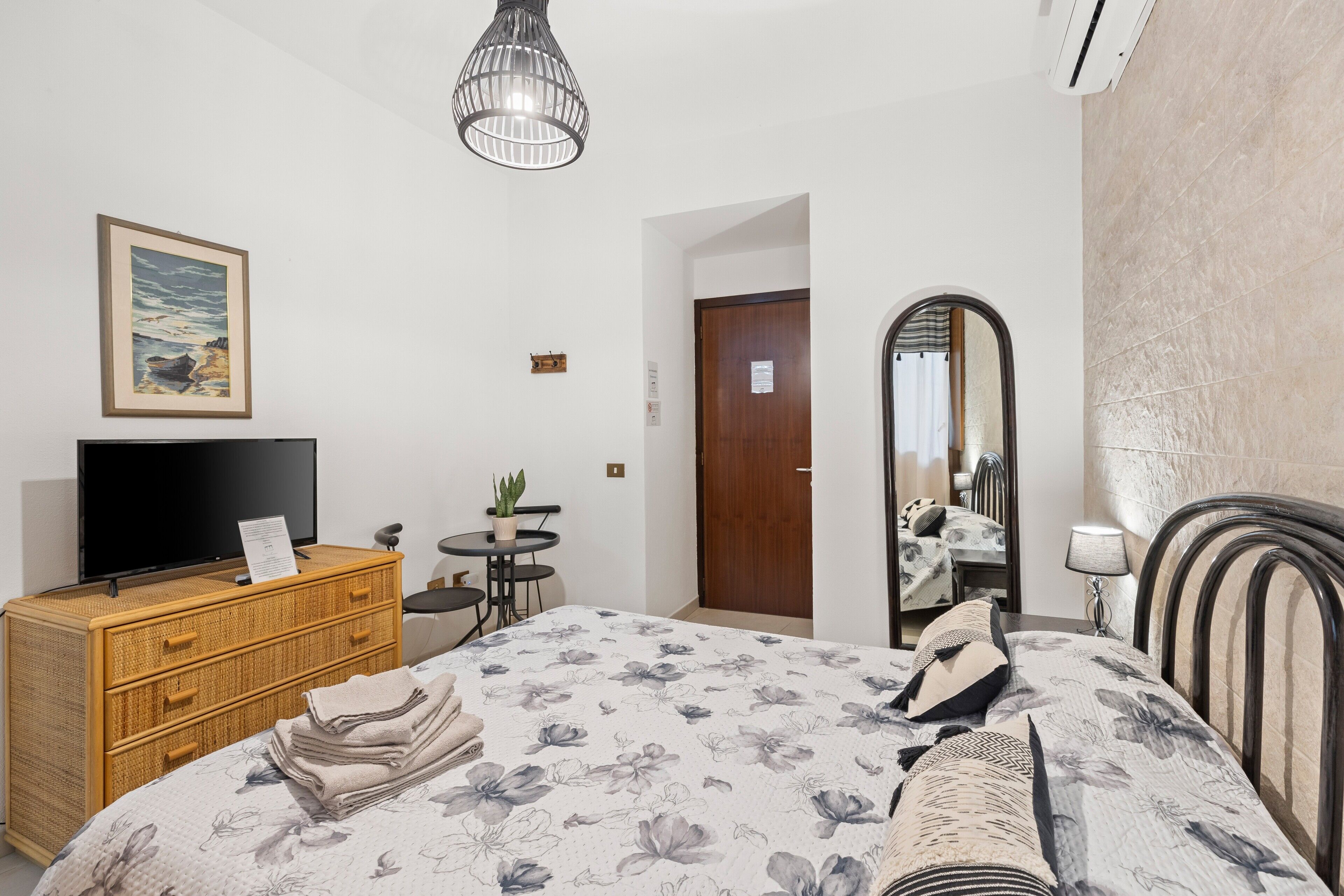 1 bedroom, free WiFi, bed sheets