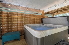 Indoor spa tub