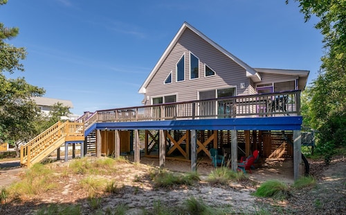 Lucky Fin - Corolla, Ocean Sands, Oceanside, 600 Yds to Beach, 4 Bedrooms, Hot Tub, Pets OK!