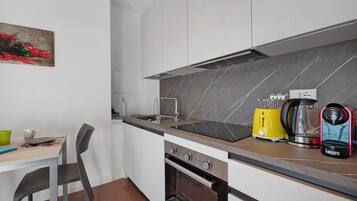 Geladeira, fogão, cooktop, lava-louças