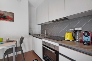 Kühlschrank, Ofen, Herdplatte, Geschirrspüler