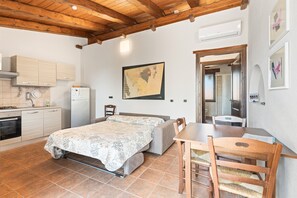 1 chambre, fer et planche Ă repasser, Wi-Fi gratuit, draps fournis