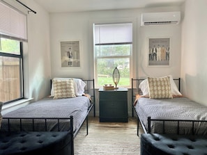 2 bedrooms, iron/ironing board, free WiFi