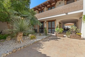 Exterior - Apartment '2' with Shared Garden, Wi-Fi and Air Conditioning (Cabras)