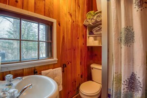 Ducha, toallas, papel higiénico