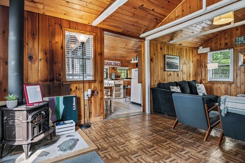 RC 17 – Cozy Cabin with Shared Rangeley Lake Waterfront, Kayaks, Paddleboards & Firepit