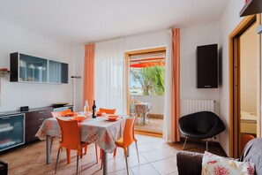 Dining - Holiday Home 'Stella Maris' with Sea View, Balcony and Air Conditioning (Scala di Furno)