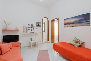 TV - Apartment 'Marilù' with Private Terrace and Wi-Fi (Trapani)