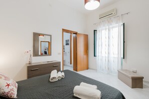 1 bedroom, iron/ironing board, free WiFi, bed sheets - Apartment 'Marilù' with Private Terrace and Wi-Fi (Trapani)