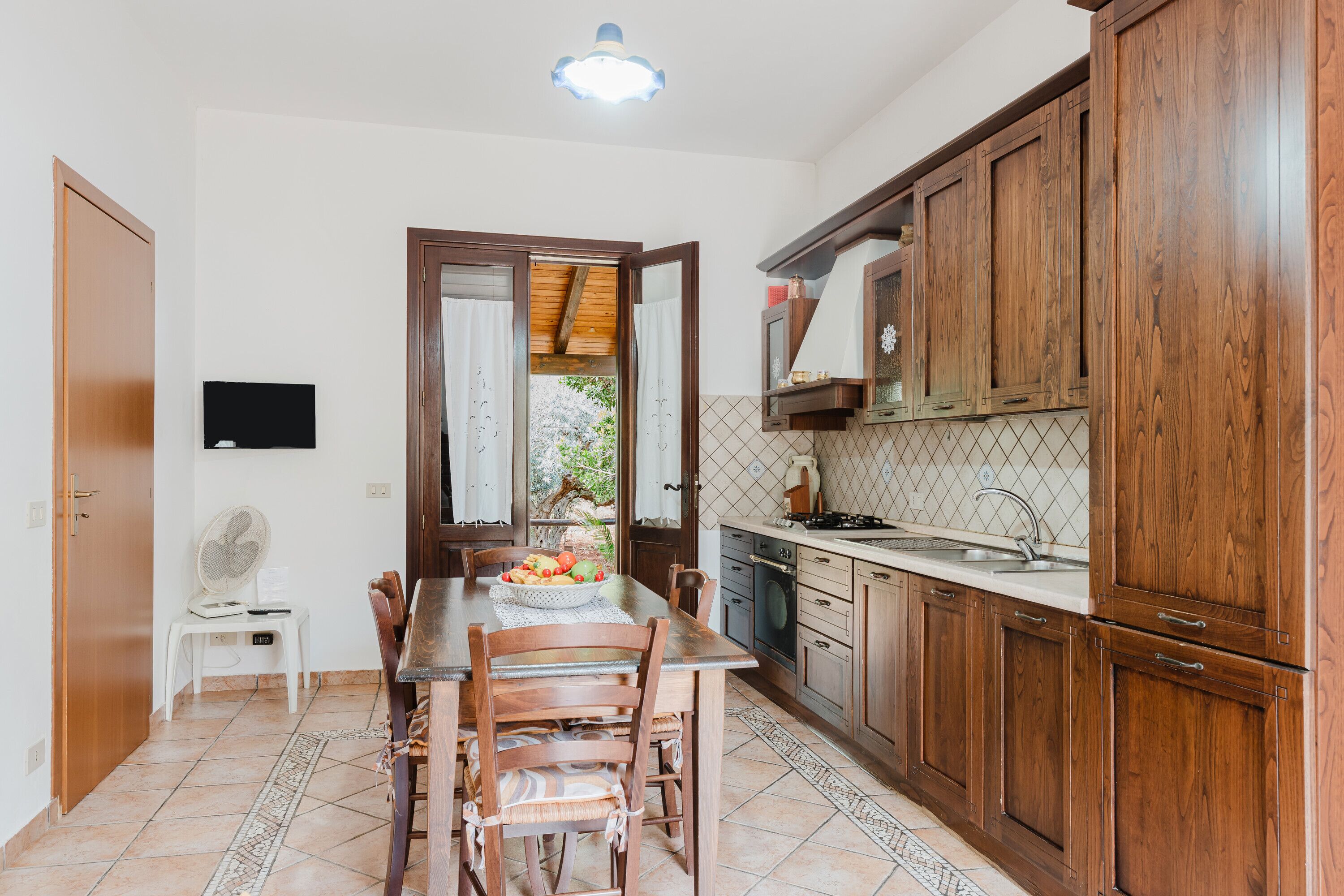 Fridge, stovetop, coffee/tea maker, electric kettle