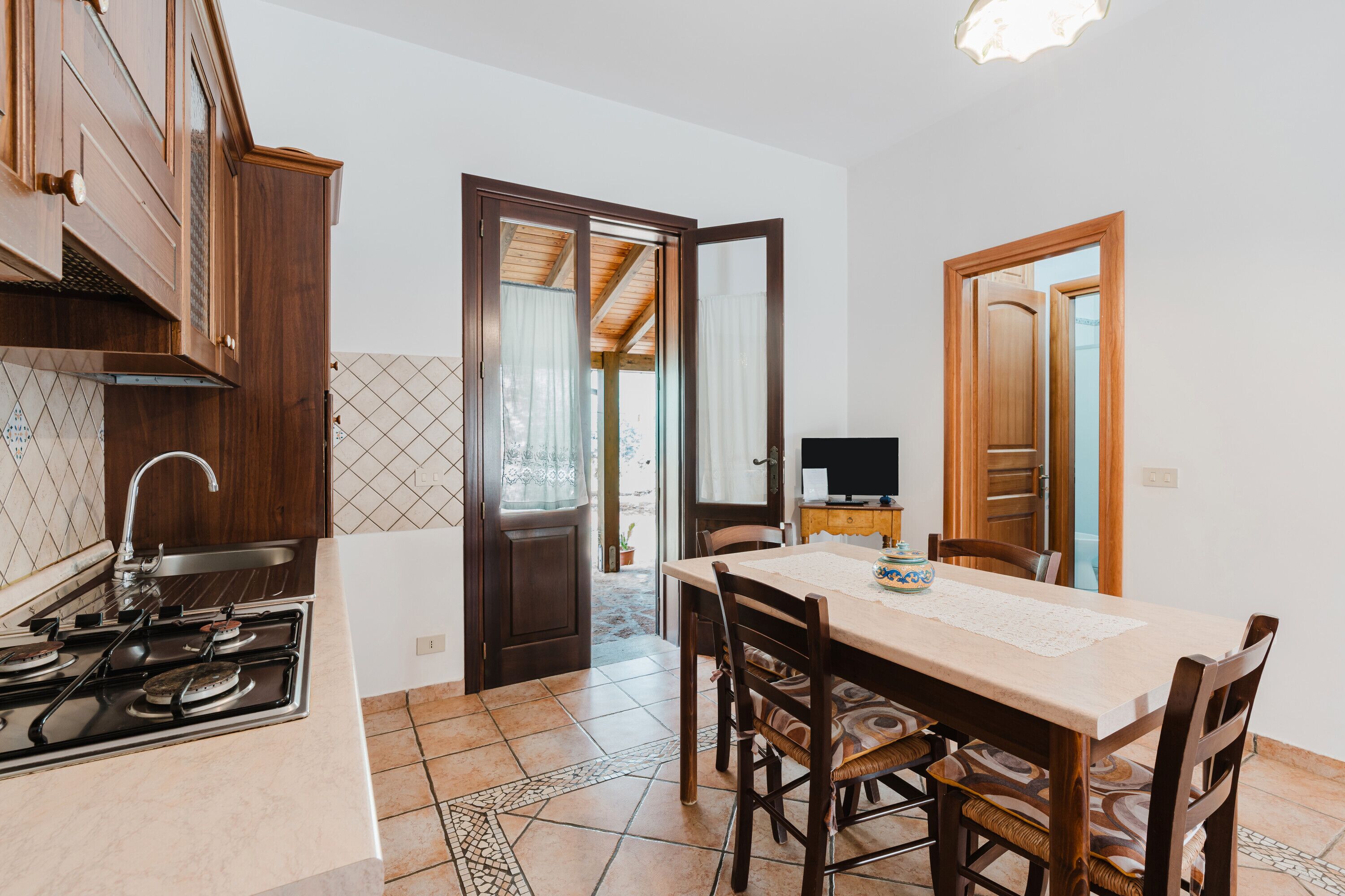 Frigorifero, piano cottura, macchina per tè/caffè, bollitore elettrico