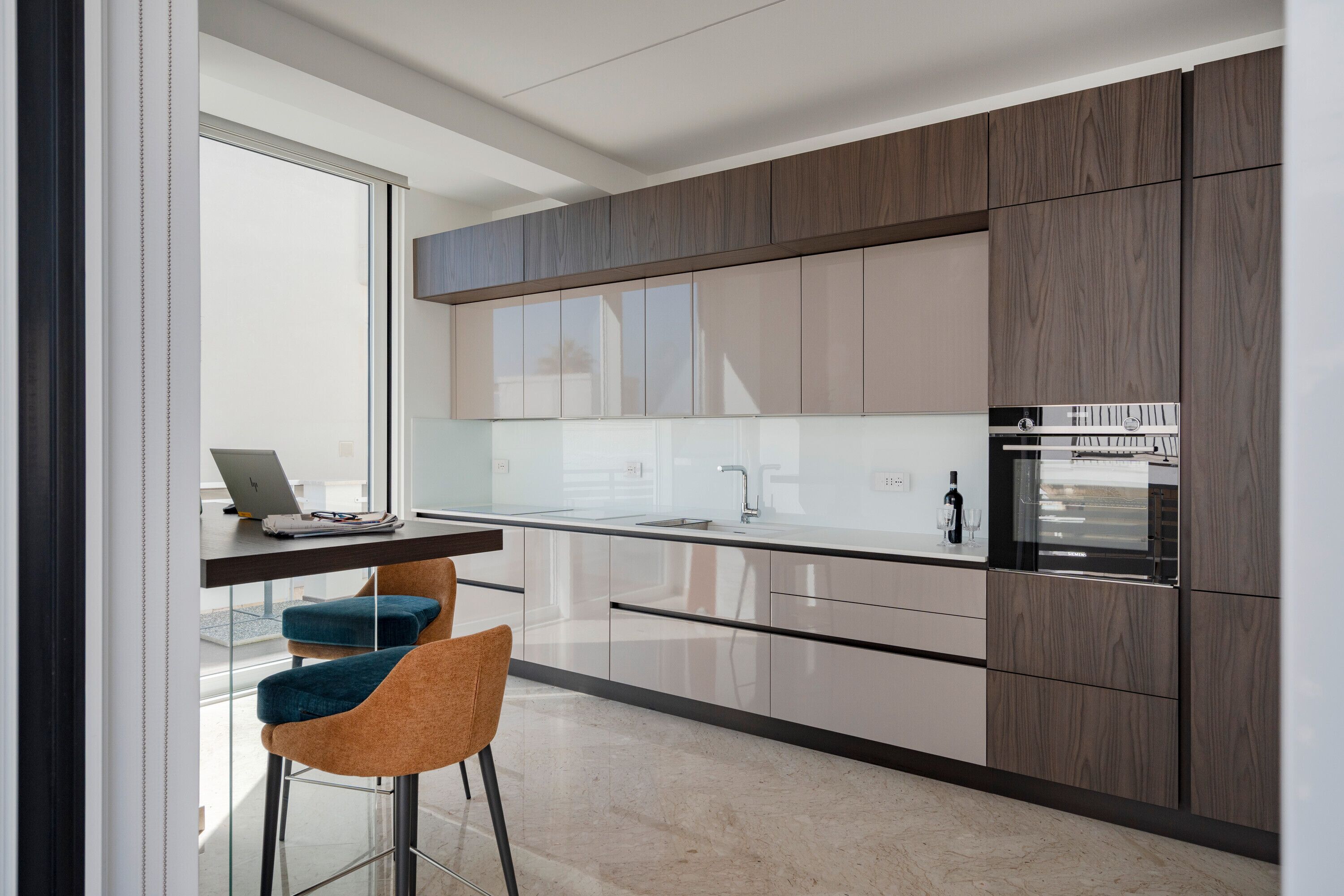 Fridge, cookware/dishes/utensils