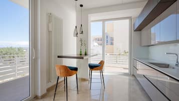 Fridge, cookware/dishes/utensils