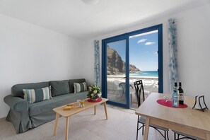 TV - Apartment 'Playa Azul - 8' with Sea View, Private Terrace and Wi-Fi (Vallehermoso)