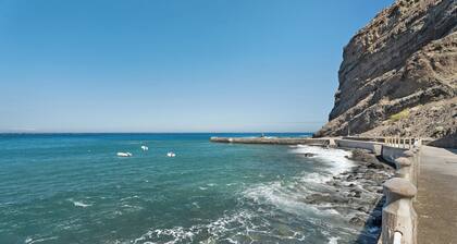 Apartment 'Playa Azul - 1' with Sea View, Wi-Fi and Air Conditioning