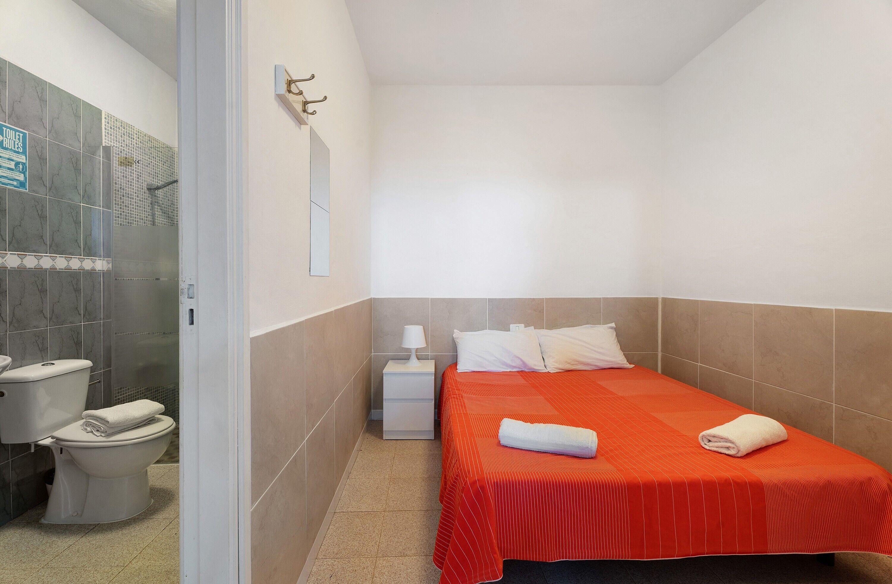 1 chambre, accès au Wi-Fi (inclus), literie fournie