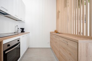 Fridge, oven, stovetop, coffee/tea maker - Room 'Estro' with Shared Terrace, Wi-Fi and Air Conditioning (Conversano)