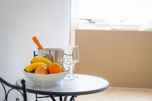 تناول الطعام بالخارج