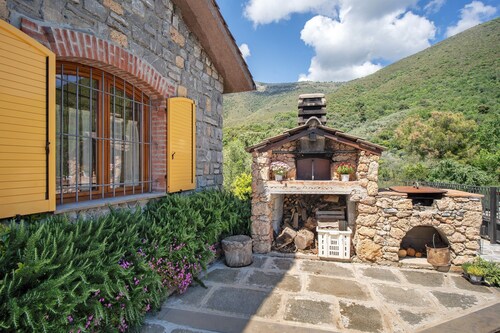 Villa 'Rosmarino' avec vue sur les montagnes, Wi-Fi et climatisation