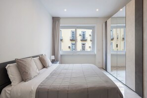 2 bedrooms, iron/ironing board, free WiFi, bed sheets - Apartment 'Premium  - Zona Lungomare' with Balcony, Wi-Fi and Air Conditioning (Napoli)