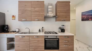 Réfrigérateur, four, plaque de cuisson, cafetiÚre/bouilloire