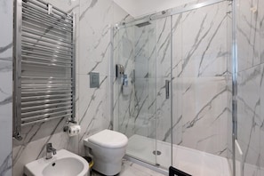 Shower, hair dryer, towels