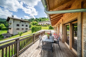 Outdoor dining - Cottage 'Côté Giffre' with Lake View, Private Terrace and Wi-Fi (Châtillon-sur-Cluses)