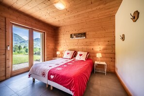 3 bedrooms, iron/ironing board, free WiFi, bed sheets - Cottage 'Côté Source' with Lake View, Private Terrace and Wi-Fi (Châtillon-sur-Cluses)