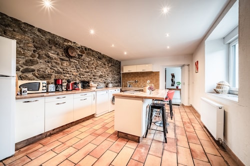 Cottage 'Leyetaz' with Lake View, Private Terrace and Wi-Fi