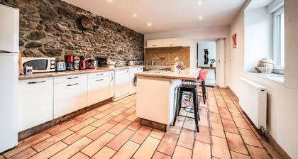 Cottage 'Leyetaz' with Lake View, Private Terrace and Wi-Fi