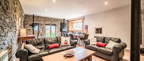 TV, fireplace, DVD player