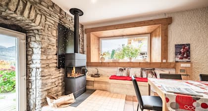 Landhaus 'Leyetaz' mit Seeblick, privater Terrasse und Wi-Fi