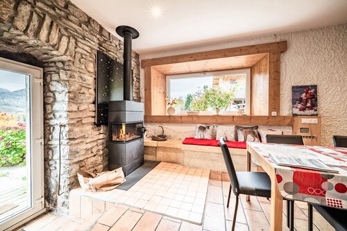 Cottage 'Leyetaz' with Lake View, Private Terrace and Wi-Fi