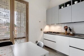 Fridge, microwave, oven, stovetop