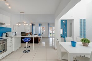 Fridge, microwave, oven, coffee/tea maker