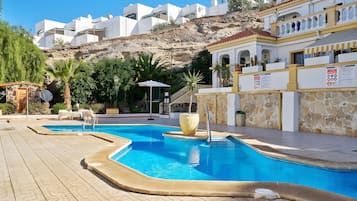 Een verwarmd zwembad