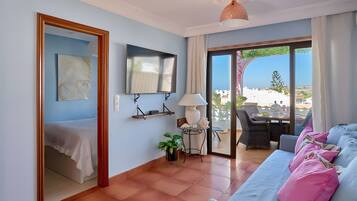 1 chambre, fer et planche à repasser, Wi-Fi gratuit, draps fournis