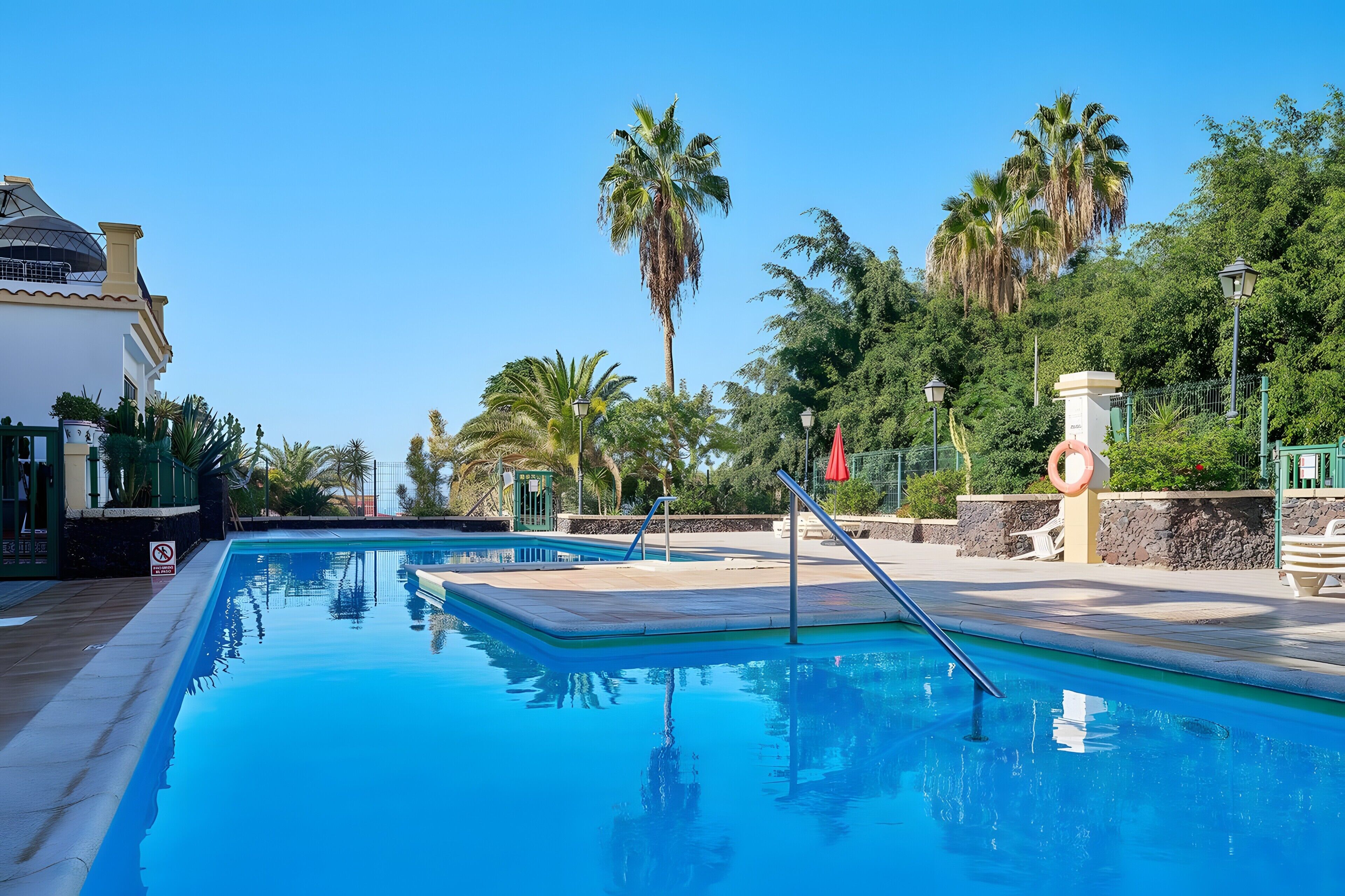 حمّام سباحة مُدفَّأ